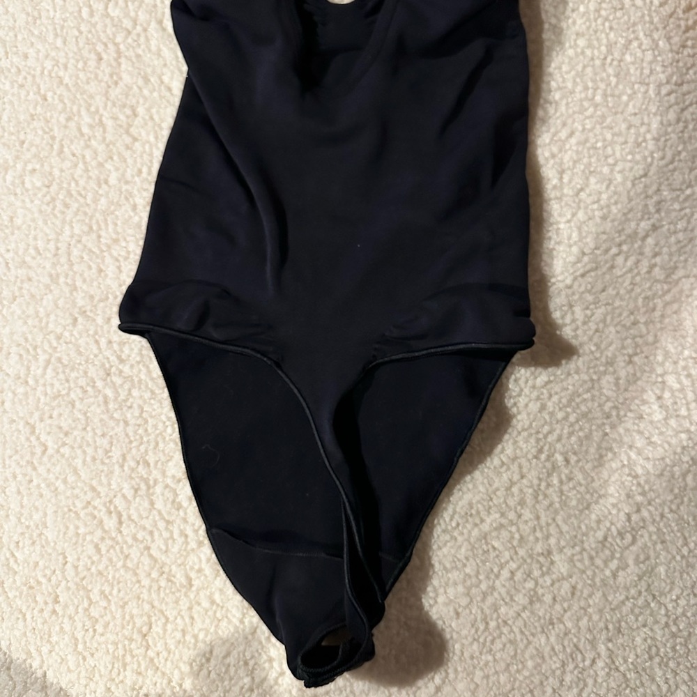SKIMS ONYX THONG BODYSUIT SHAPEWEAR RETAILS $70 - Picture 3 of 4